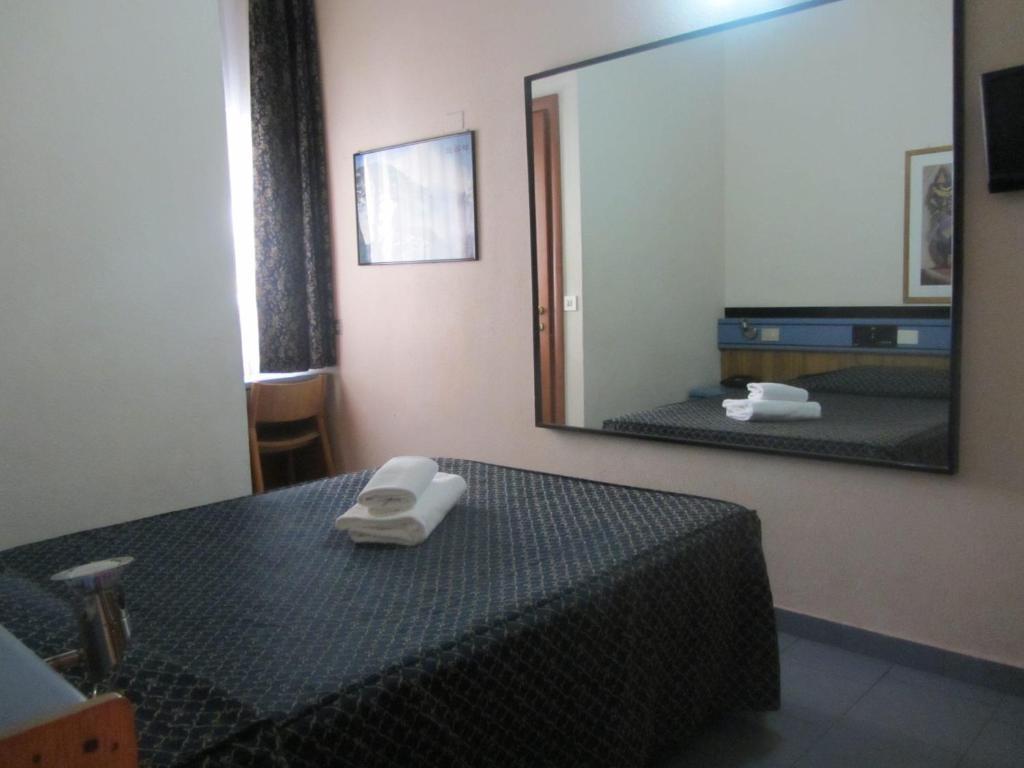 Hotel Nizza Milán Habitación foto
